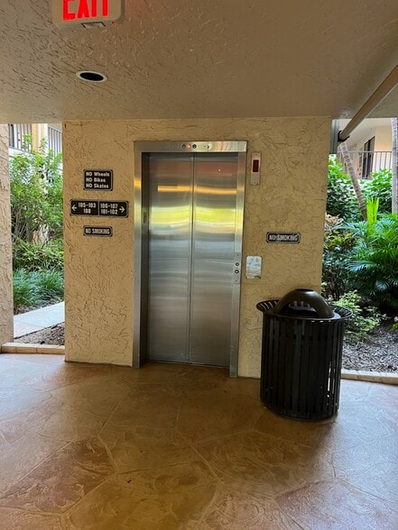 More Photos Of 2650 Bahia Vista St, Sarasota Medical For Sale