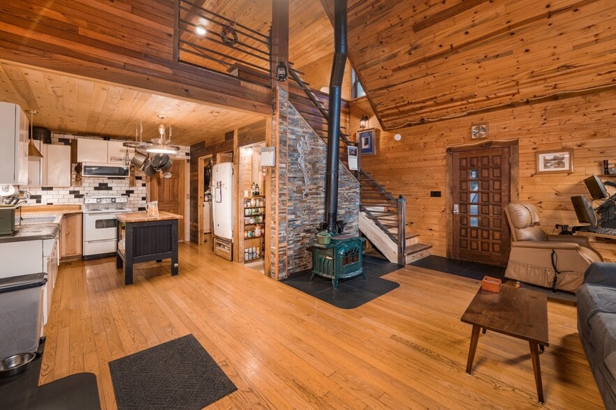 More Photos Of 55533 McKenzie River Dr, Mckenzie Bridge Industrial For Sale