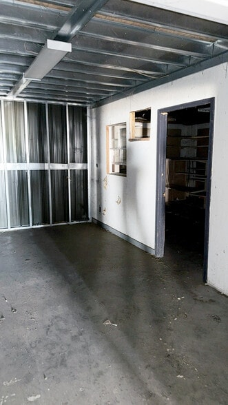 More Photos Of 378 Eastland Rd, Dothan Distribution For Sale