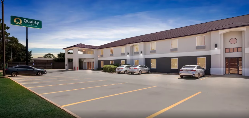 More Photos Of 106 Hasler Blvd, Bastrop Hotel For Sale