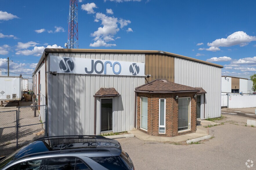 More Photos Of 48 East Lake Grn NE, Airdrie Manufacturing For Sale