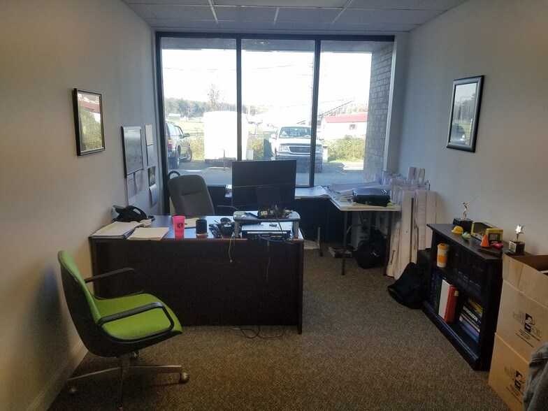 More Photos Of 8830-8854 Rixlew Ln, Manassas Flex For Lease