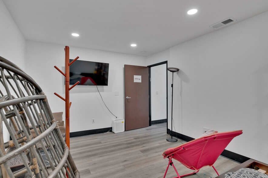 More Photos Of 23231 Vista Grande Dr, Laguna Hills Warehouse For Sale