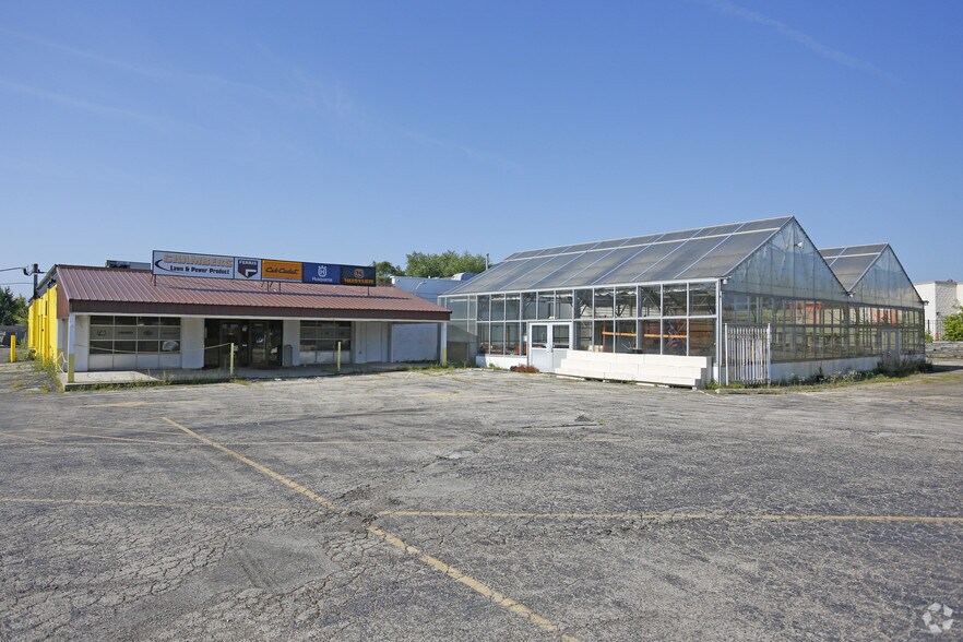 More Photos Of 25W017 Lake St, Roselle Freestanding For Sale