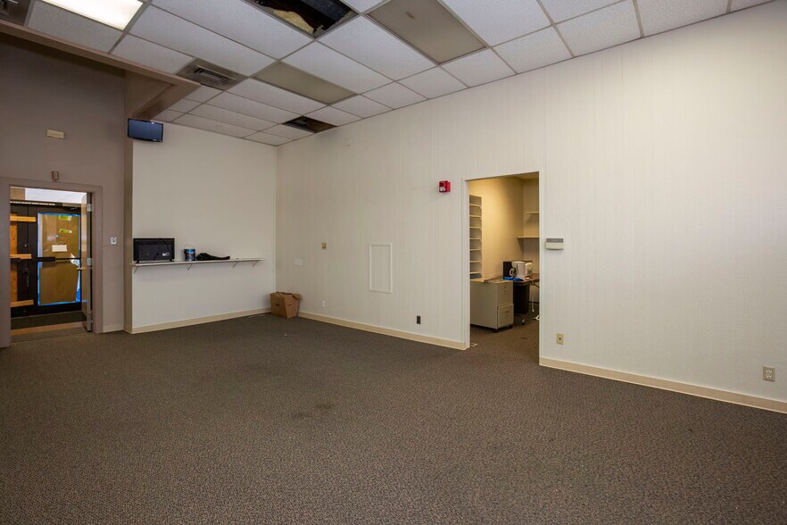 More Photos Of 873-875 6th St, Bremerton Bank For Lease