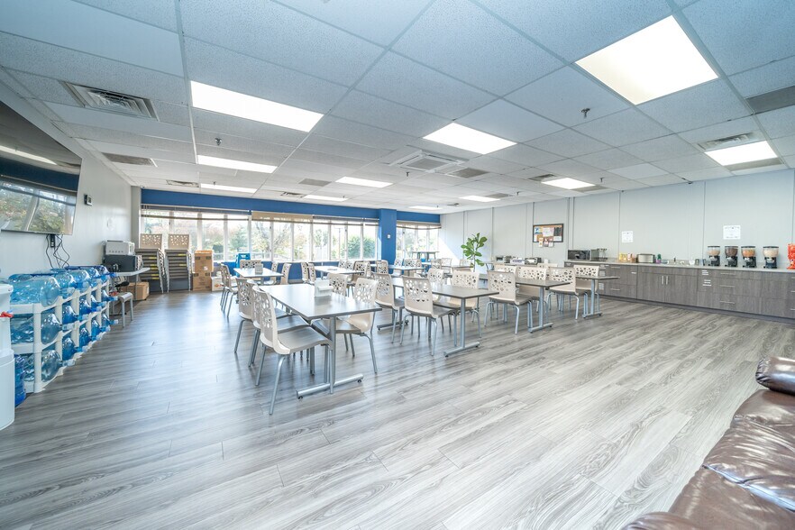 More Photos Of 663 E Crescent Ave, Ramsey Office For Lease