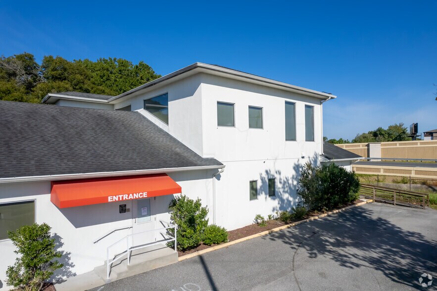More Photos Of 7313 Lake Underhill Rd, Orlando Freestanding For Sale