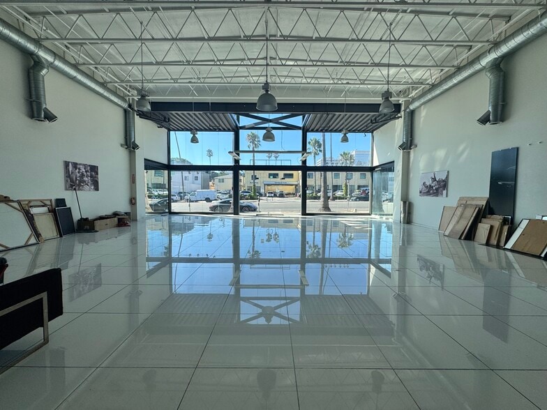 More Photos Of 3212 Santa Monica Blvd, Santa Monica Freestanding For Lease