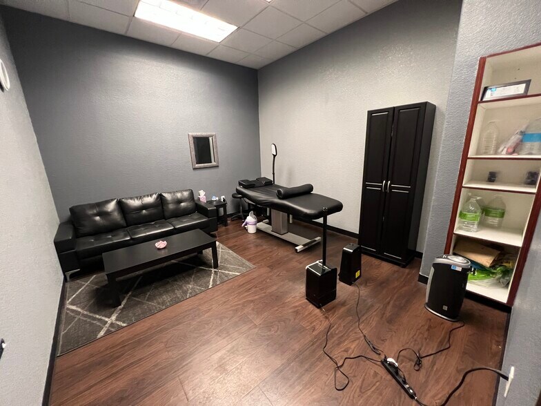 More Photos Of 375 N Stephanie St, Henderson Office For Lease