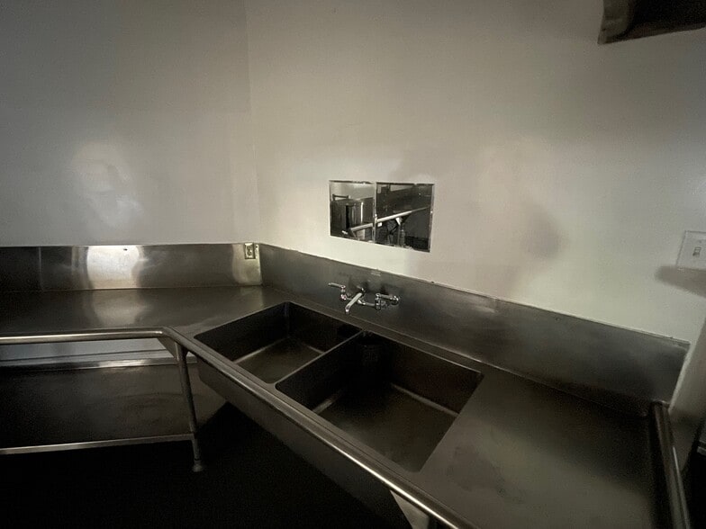 More Photos Of 7216 Valmont St, Tujunga Lodge Meeting Hall For Sale