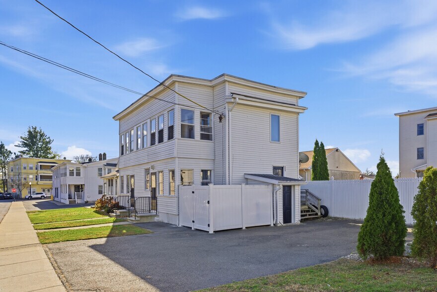 More Photos Of 285-289 East St, Ludlow Apartments For Sale