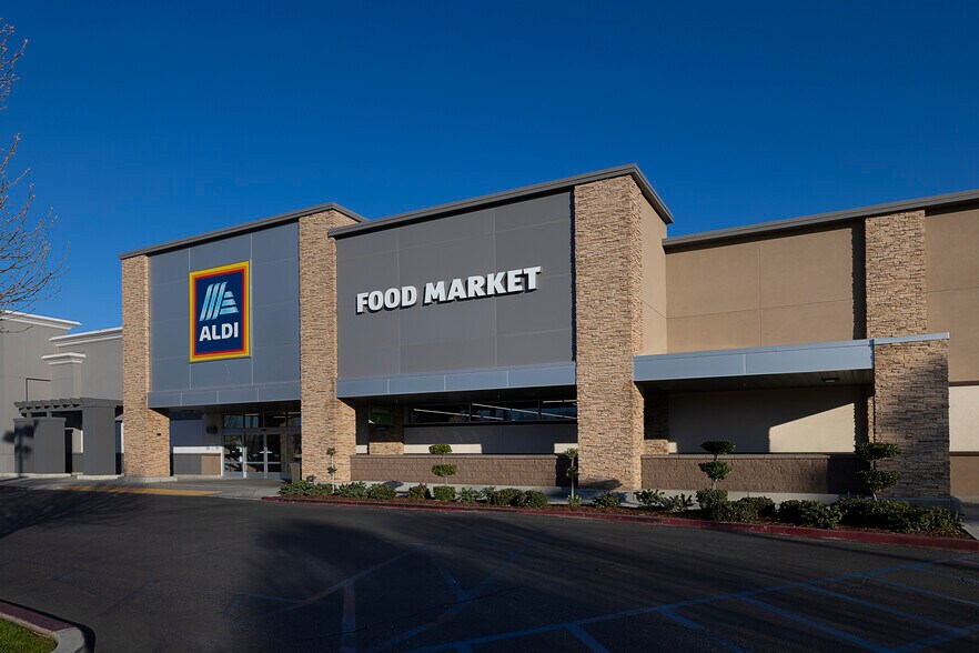 More Photos Of 5190 Stockdale Hwy, Bakersfield General Retail For Lease
