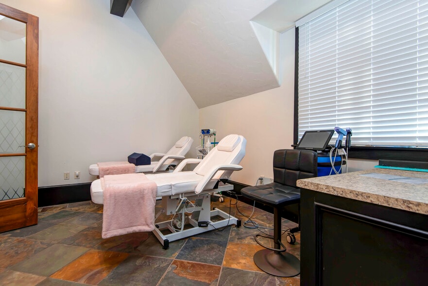 More Photos Of 1531 E Bradford Pky, Springfield Medical For Lease