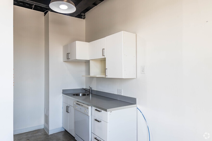 More Photos Of 420 Lincoln Rd, Miami Beach Loft Creative Space For Lease