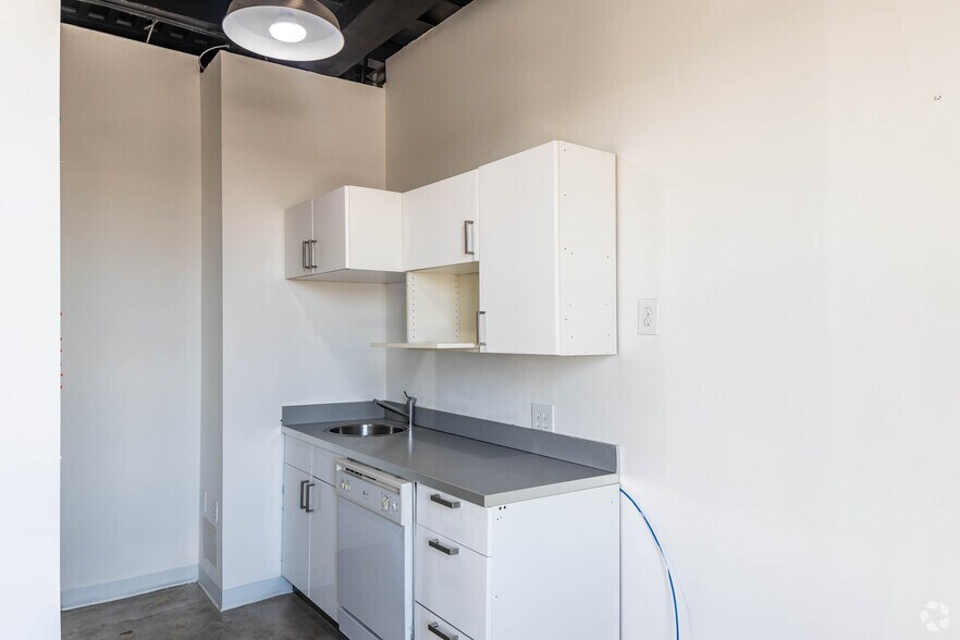 More Photos Of 420 Lincoln Rd, Miami Beach Loft Creative Space For Lease