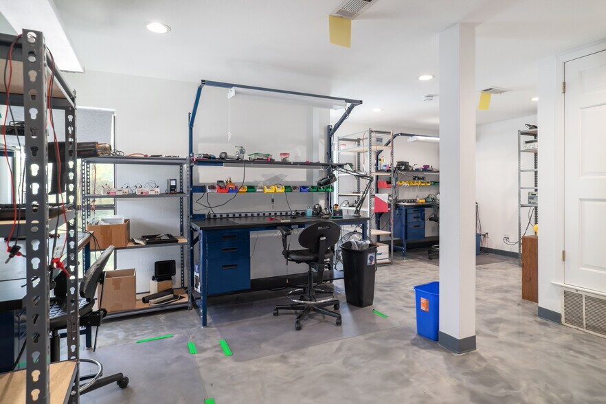 More Photos Of 13231 Rooster Springs Rd, Austin Office Residential For Sale