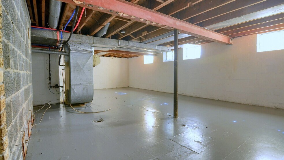 More Photos Of 42431 Mound Rd, Sterling Heights Storefront For Sale