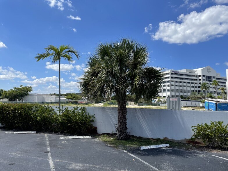 More Photos Of 201 N University Dr, Plantation Medical For Sale