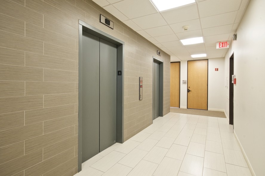 More Photos Of 1600 E Pioneer Pky, Arlington Medical For Sale