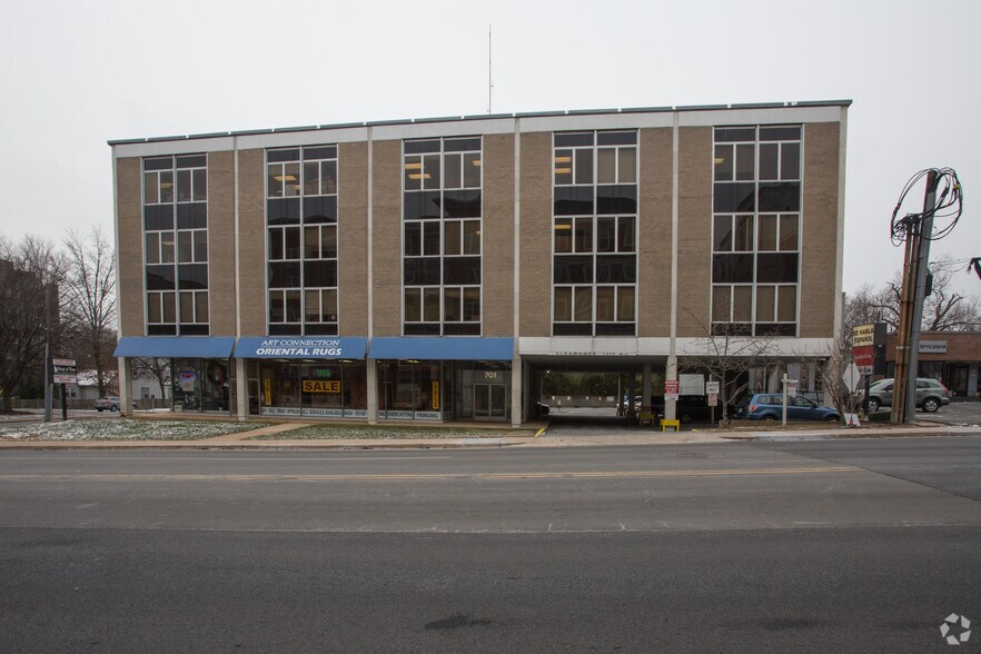 Primary Photo Of 701 W Broad St, Falls Church Office For Lease