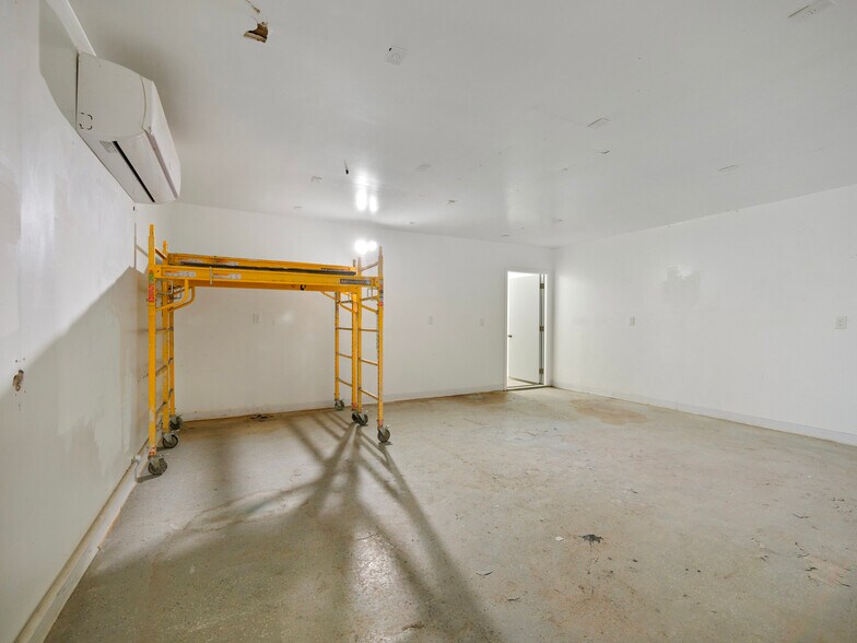 More Photos Of 2215 Randolph St, Huntington Park Manufacturing For Sale