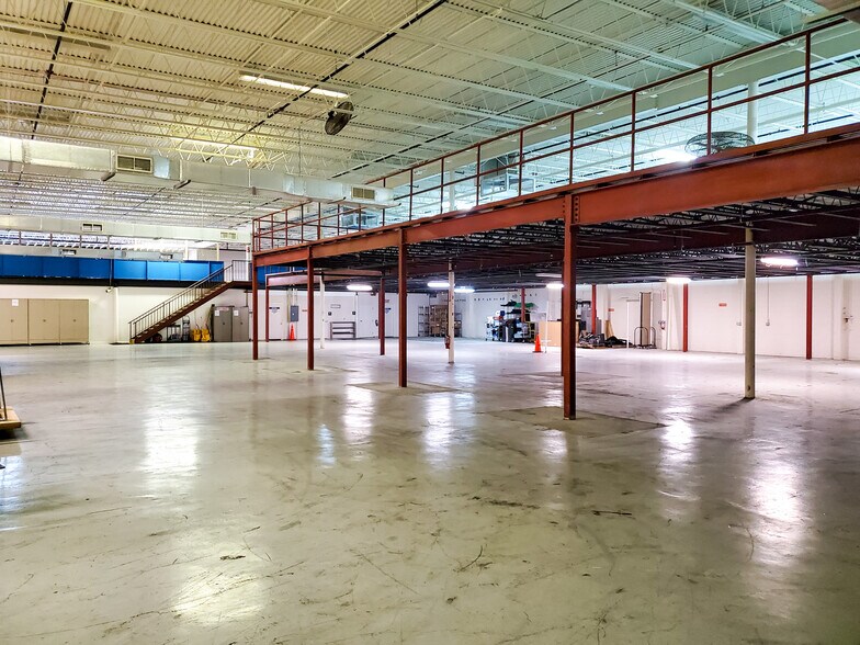 More Photos Of 12105 N 28th St, Saint Petersburg Warehouse For Sale
