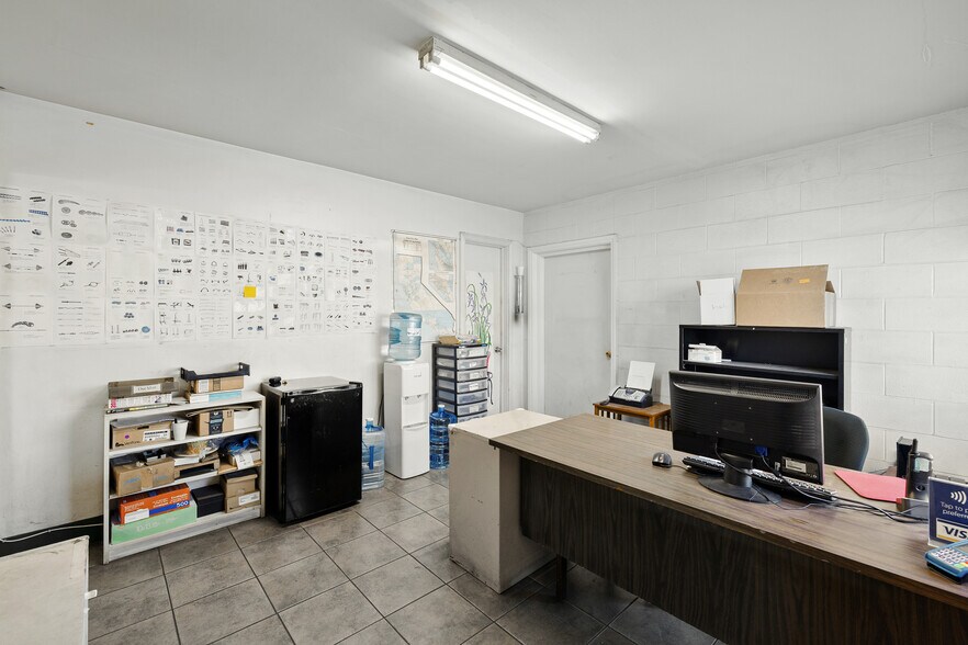 More Photos Of 1428 W South Central Park Ave, Anaheim Warehouse For Lease