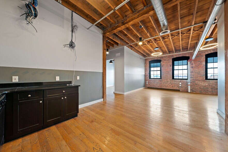 More Photos Of 12-16 Ericsson St, Boston Warehouse For Lease
