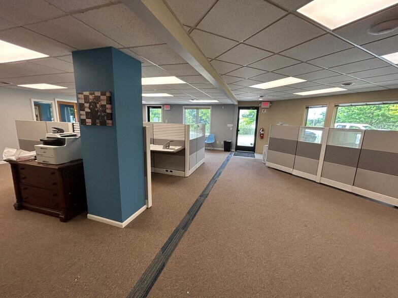 More Photos Of 15045 Dixie Hwy, Holly Coworking Space