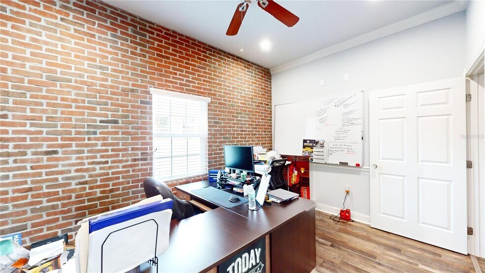 More Photos Of 209 E Badcock Blvd, Mulberry Office Residential For Lease