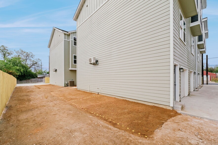 More Photos Of 1303 Essex st, San Antonio Apartments For Sale