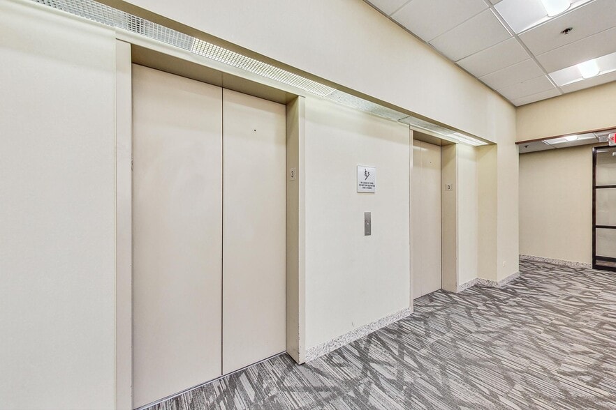 More Photos Of 10700 W Higgins Rd, Rosemont Office For Sale