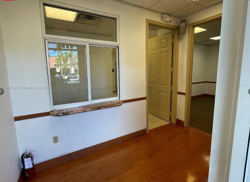 More Photos Of 5501 N University Dr, Coral Springs Office For Sale