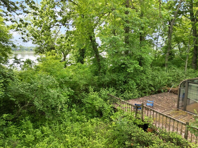 More Photos Of 2000 Utica Pike, Jeffersonville Marina For Sale