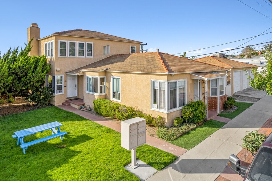 More Photos Of 1558 Ebers St, San Diego Apartments For Sale