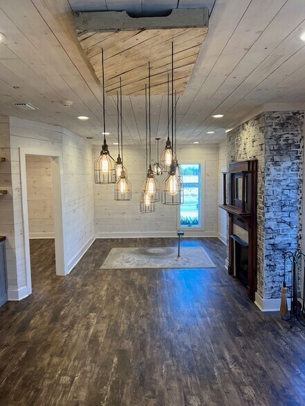 More Photos Of 902 W Lamar Alexander Pky, Maryville Freestanding For Lease