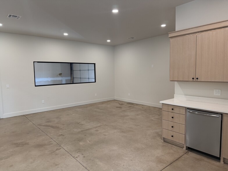 More Photos Of 6500 N Shartel Ave, Oklahoma City Manufacturing For Lease