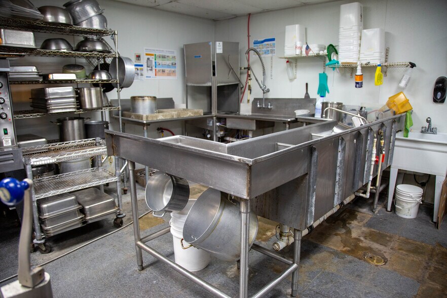 More Photos Of 1686 GOLDEN ISLE W, Baxley Restaurant For Sale