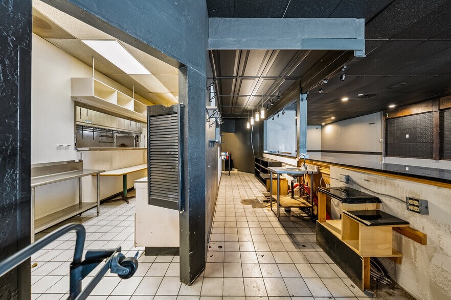 More Photos Of 2345 Ashland St, Ashland Freestanding For Lease