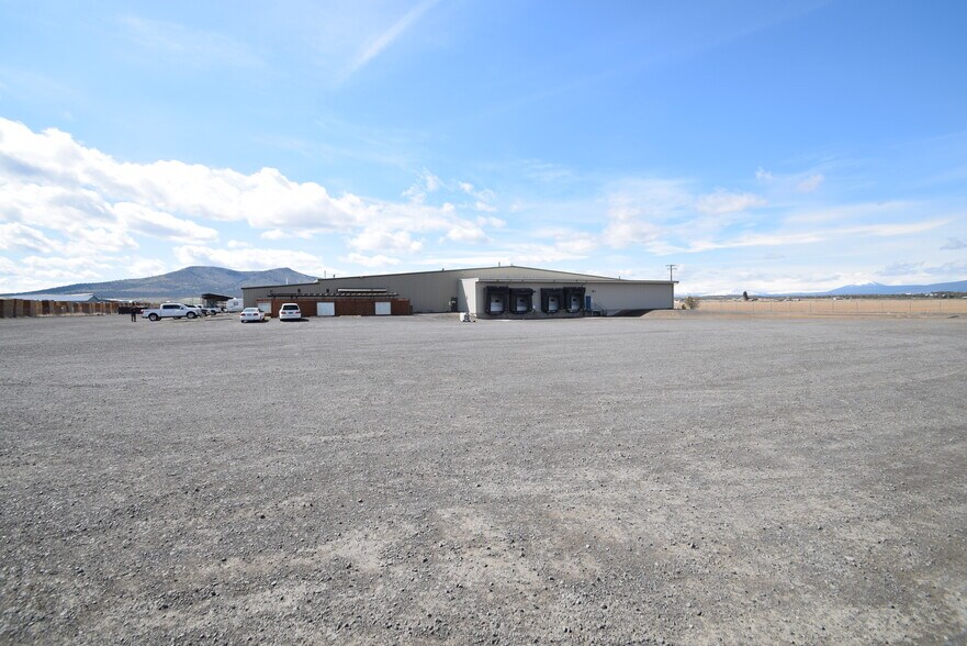 More Photos Of 812 C St, Culver Distribution For Sale