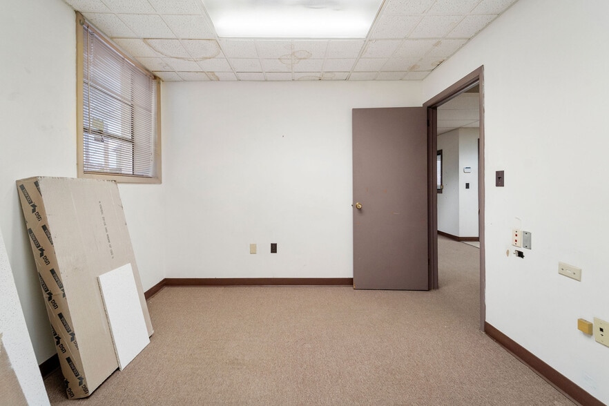 More Photos Of 104 N Duane Ave, Endicott Industrial For Lease