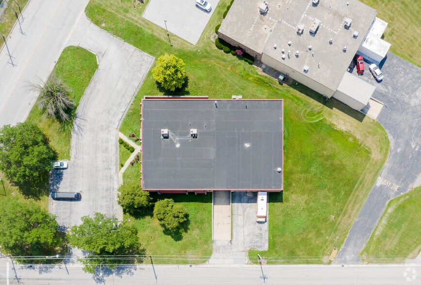 More Photos Of 130 W Armory Dr, South Holland Showroom For Sale