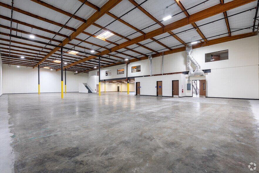 More Photos Of 2445-2460 E 12th St, Los Angeles Unknown For Lease