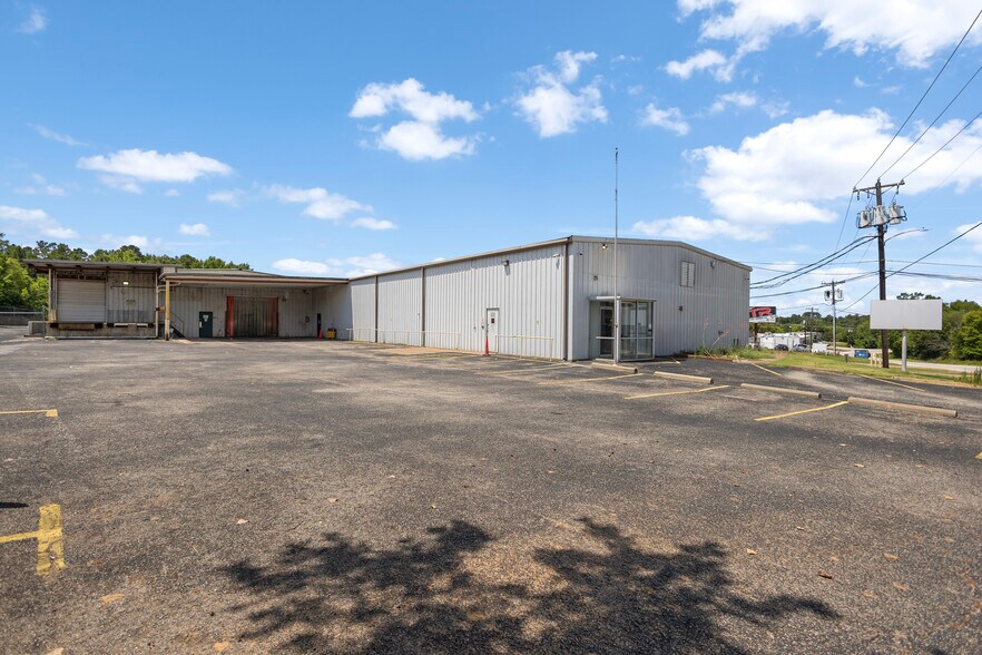 More Photos Of 2307 E Erwin St, Tyler Manufacturing For Lease