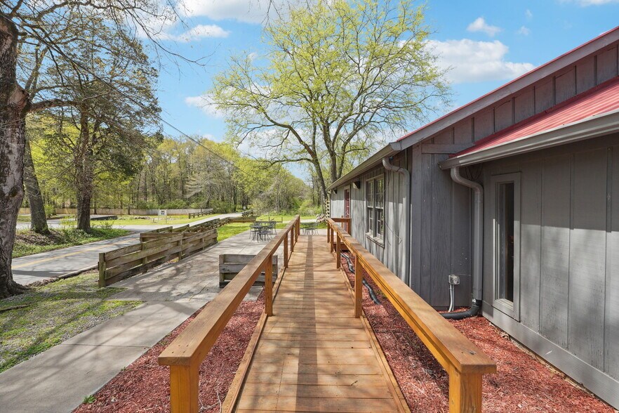 More Photos Of 100 Covered Bridge Rd, Euharlee Restaurant For Sale