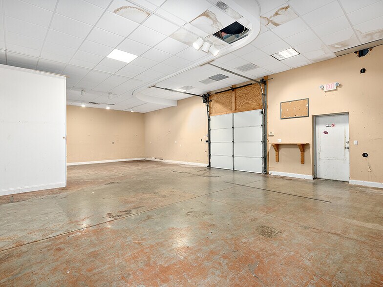 More Photos Of 25 Long Shoals Rd, Arden Freestanding For Lease