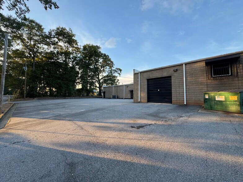 More Photos Of 713 Forest Pky, Forest Park Medical For Sale