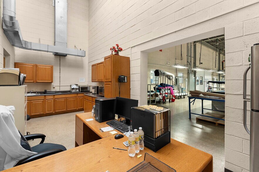 More Photos Of 100-118 John F Kennedy Dr N, Bloomfield Warehouse For Lease