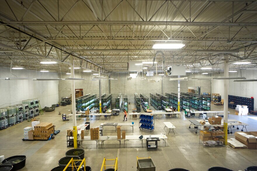 More Photos Of 6352 Airway Dr, Indianapolis Manufacturing For Sale