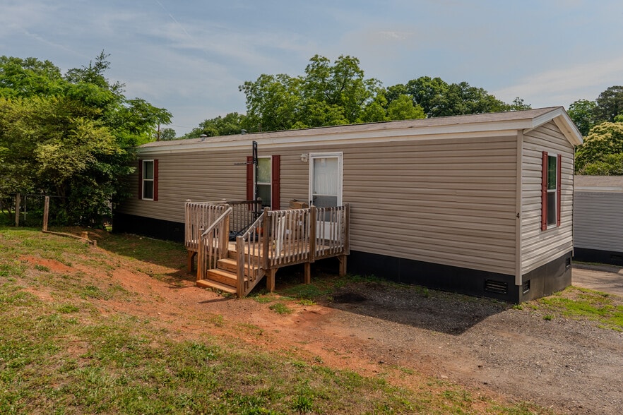 More Photos Of 923 W Lee Rd, Taylors Manufactured Housing Mobile Home Park For Sale